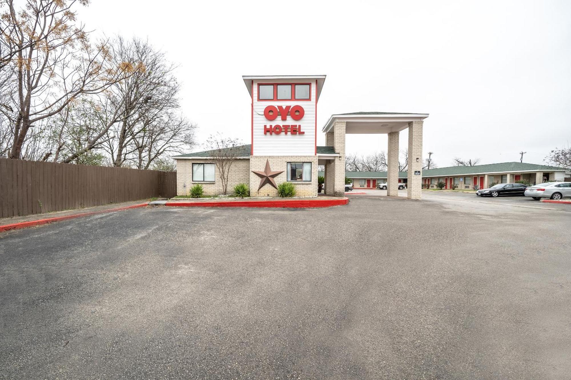 Oyo Hotel San Antonio Near At&T Center Bagian luar foto