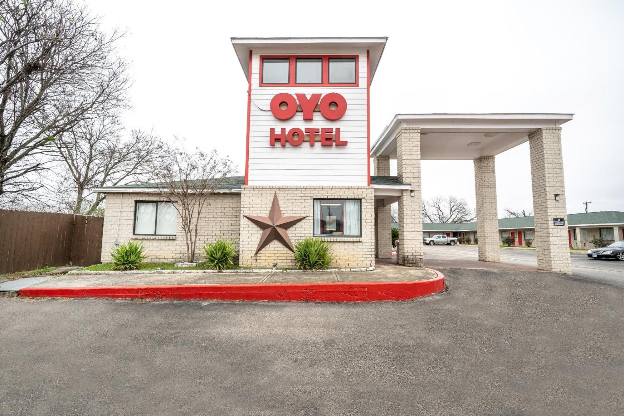 Oyo Hotel San Antonio Near At&T Center Bagian luar foto